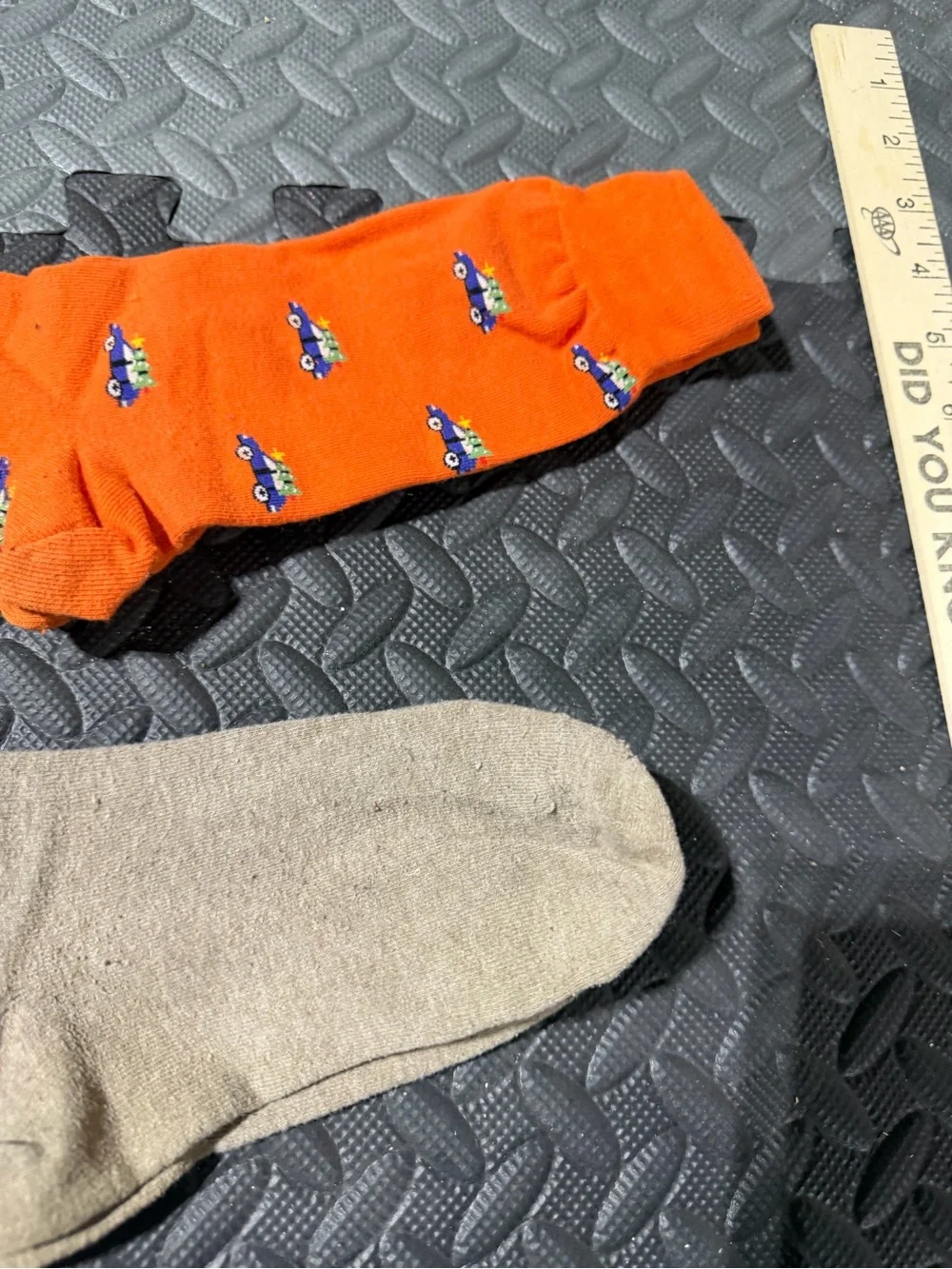 4 pairs of men's dress socks